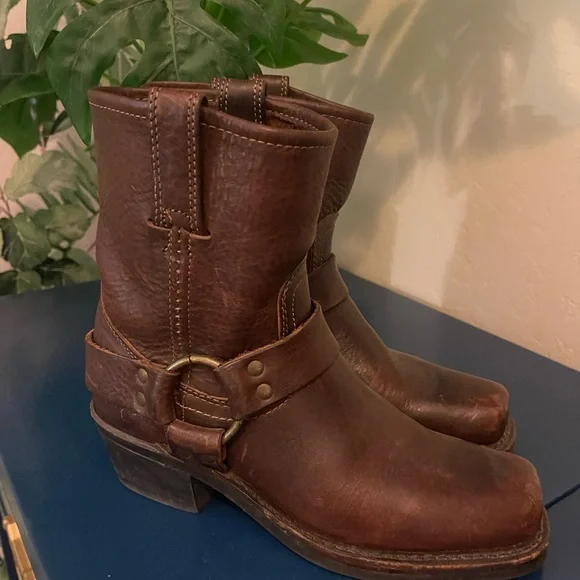 Frye Classic Harness Brown Leather Western Women’s Boots 6.5 Neoprene SoleTech - Picture 3 of 12